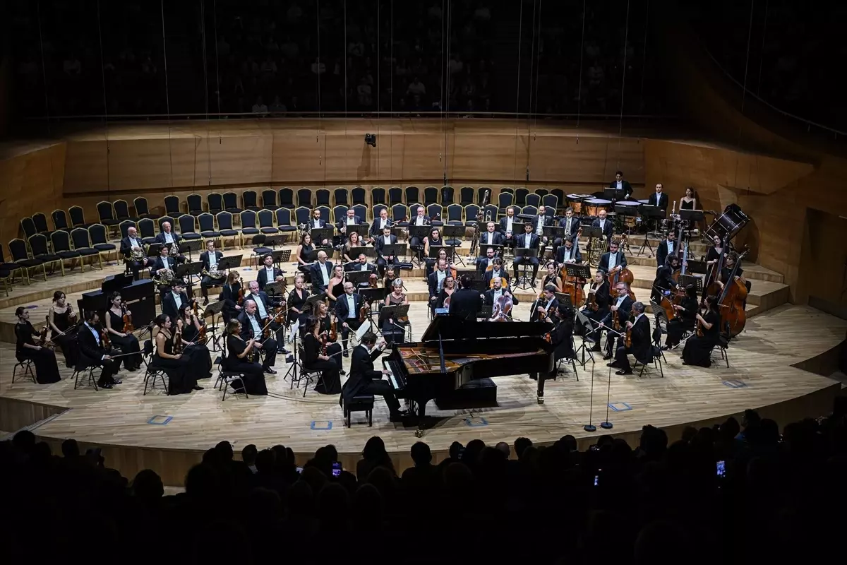 Cumhurbaşkanlığı Senfoni Orkestrası Yeni Sezonunu Coşkuyla Açtı